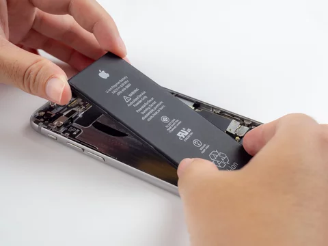 Замена аккумулятора на iPhone в Самаре